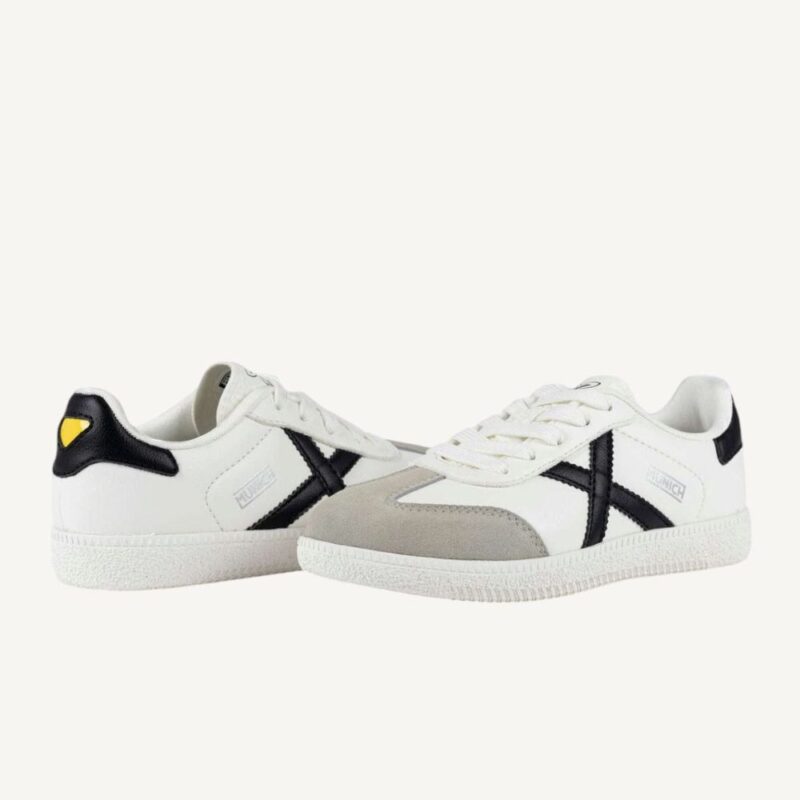 Sneakers bianca con dettagli neri