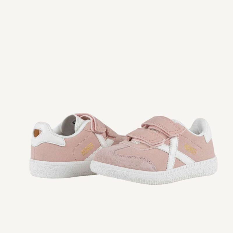 Sneakers rosa con strappi