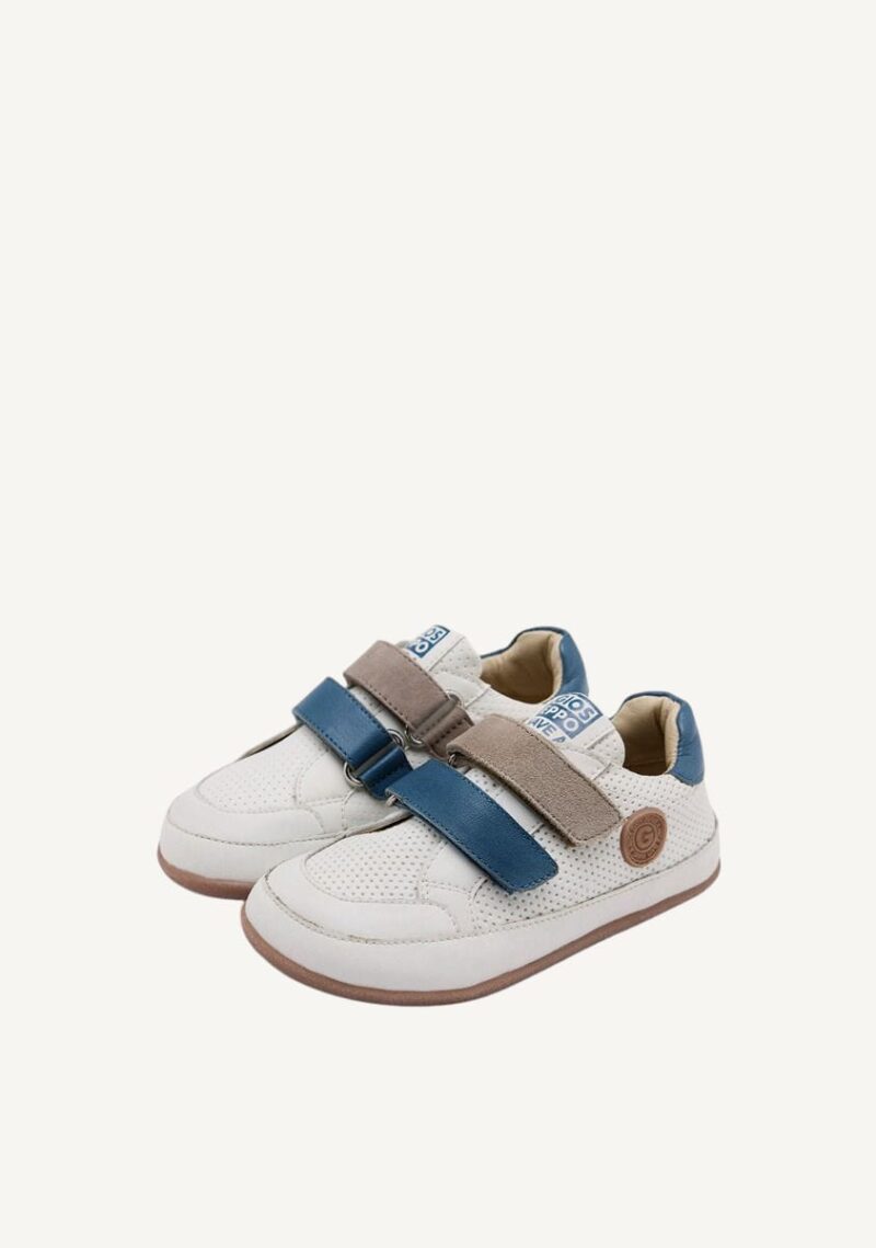 Sneakers bianca con strappi bicolore