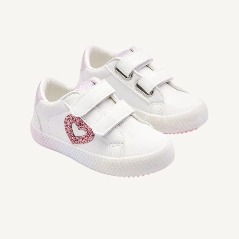 Sneakers bianche con cuore