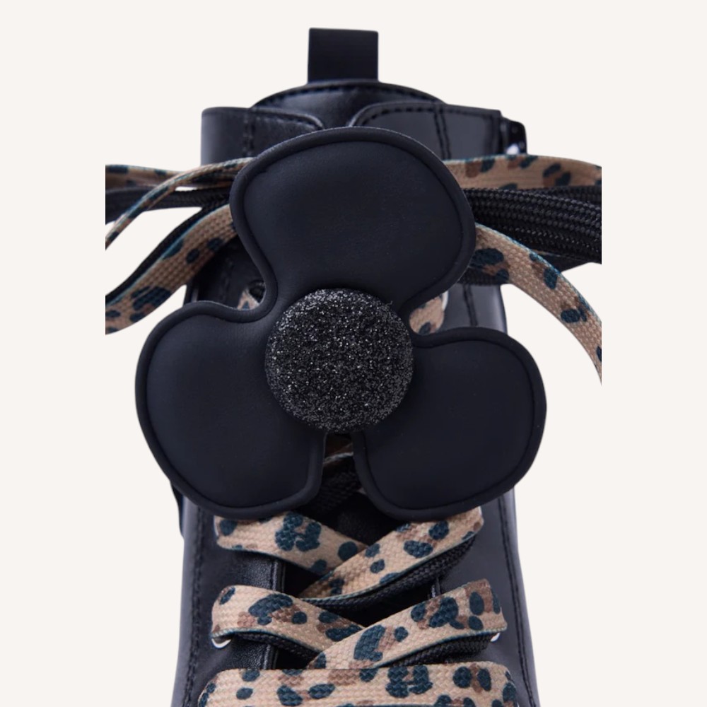 Anfibio nero con fiore - immagine 3