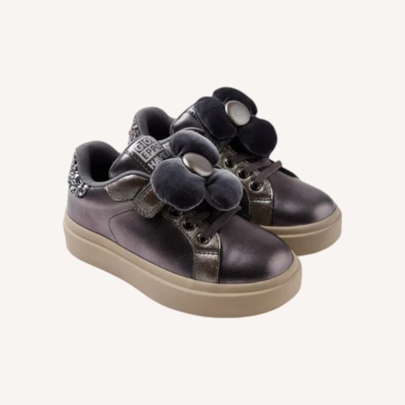 Sneakers metallizzate con fiore