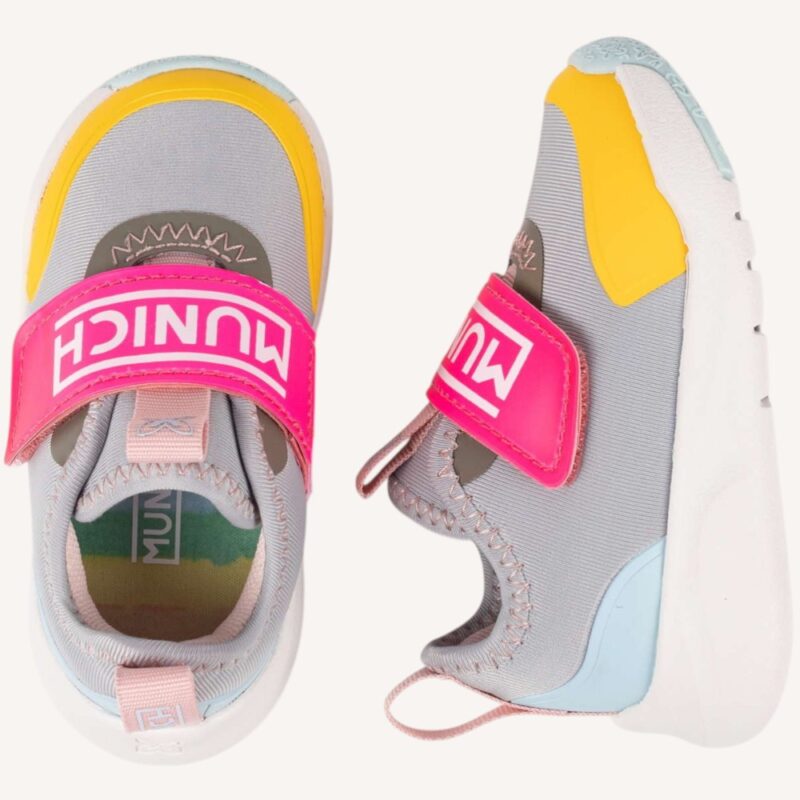 Sneakers multicolor con strappo