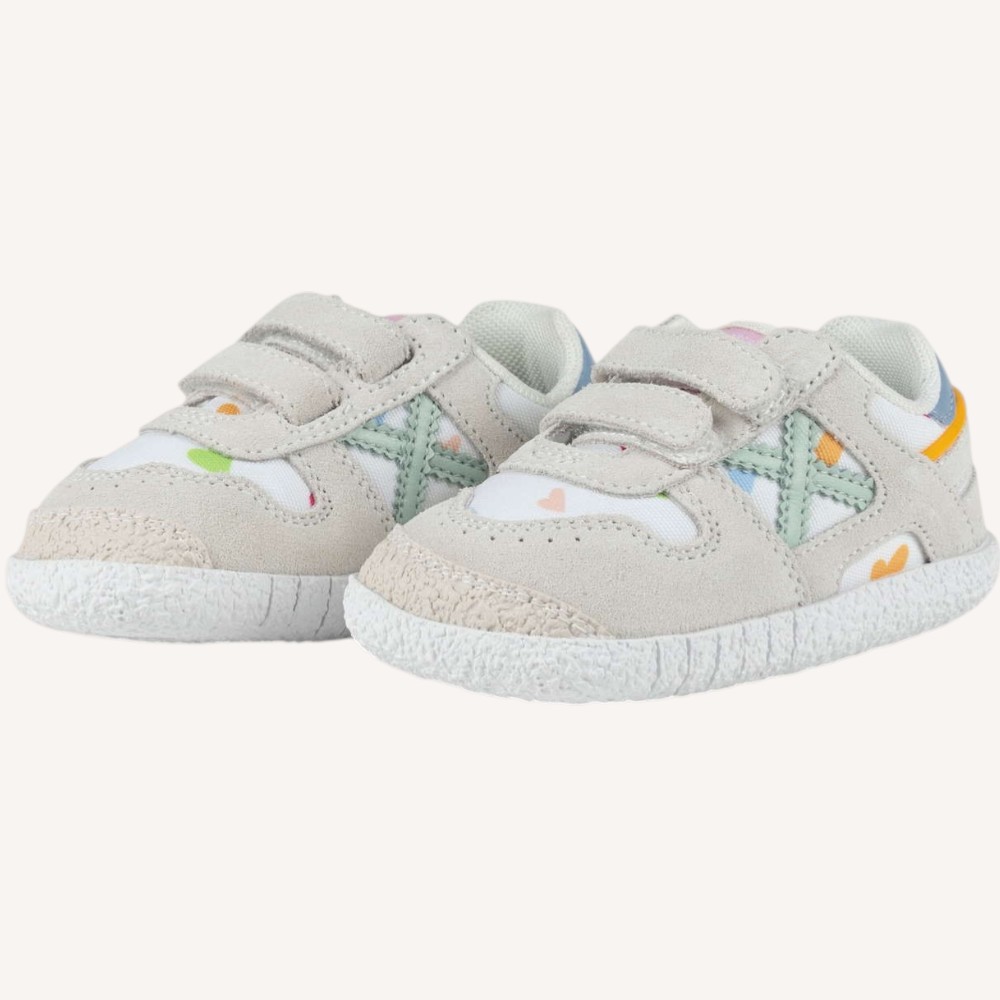 Sneakers barefoot